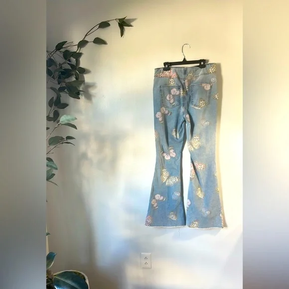 No Boundaries Butterfly Print Juniors Flared Jeans Size Medium (7-9) Pockets - Picture 3 of 8